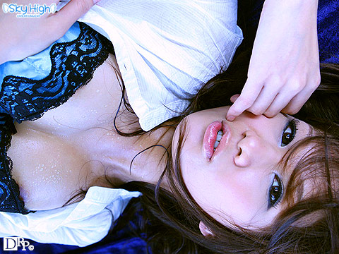 Horny Girl in the Train (Caribbeancom-090109-154) sample image 2