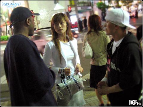 Bobby's Japanese girl-hunting in Japan (Caribbeancom-062107-477) sample image 2